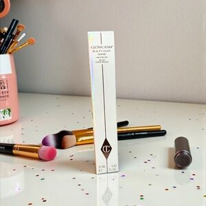Charlotte Tilbury Glowgasm Beauty Light Wand - Radiant Highlighter